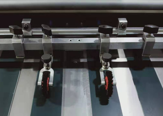 Chiny Przemysłowa maszyna do laminowania z ogrzewaniem olejowym Sterowanie PLC dla małej drukarni dostawca