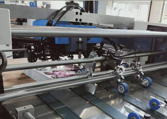 Chiny Przemysłowa maszyna do laminowania w kierunku pionowym Grubość papieru 100 - 500Gsm dostawca
