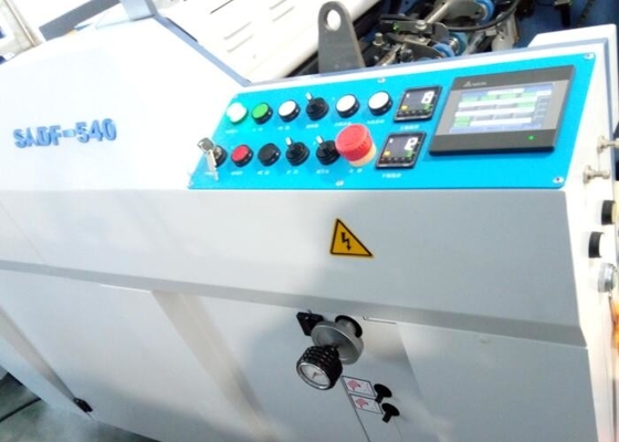Chiny W pełni automatyczna maszyna do laminowania etykiet B2 Sterowanie PLC Typ dwustronny dostawca