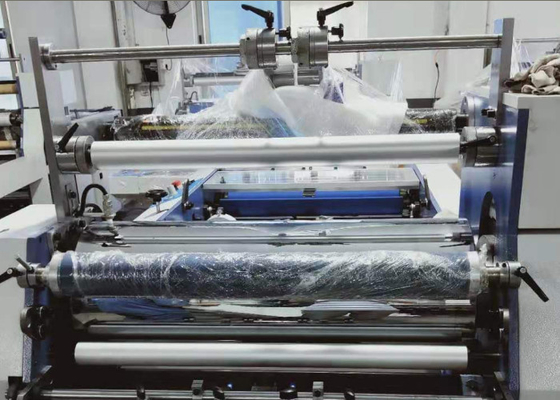 Chiny Półautomatyczna maszyna do laminowania arkuszy PVC Matowy / błyszczący film Stal Materiał dostawca